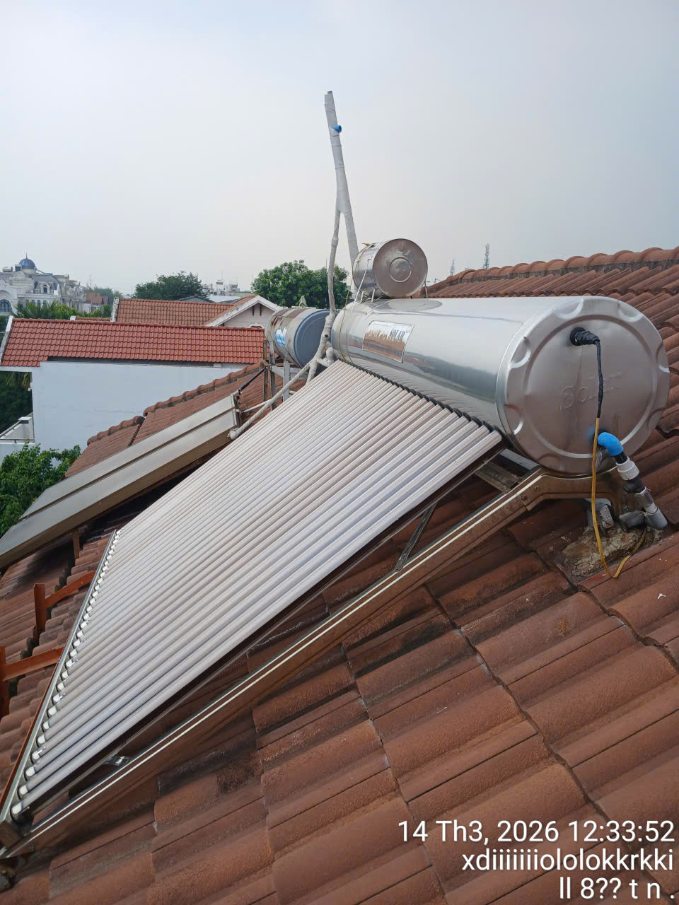Hệ Thống Năng Lượng Mặt Trời - Thay Ống Thủy Tinh Phi 58 Bị Bể Do Va Đập Tại Huyện Nhà Bè