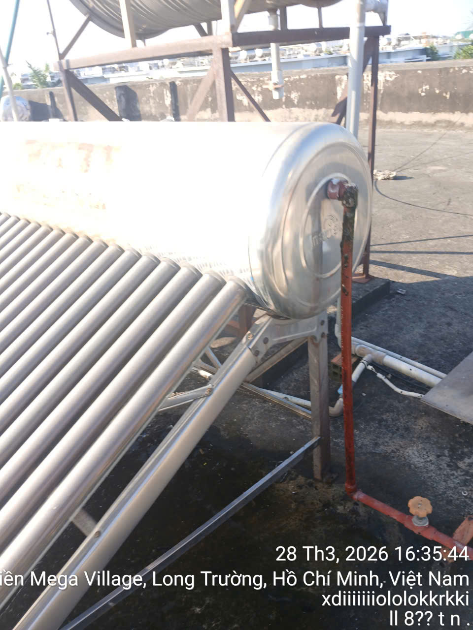 Nước nóng có mùi hôi hoặc màu lạ tại Huyện Nhơn Trạch: nguyên nhân và giải pháp