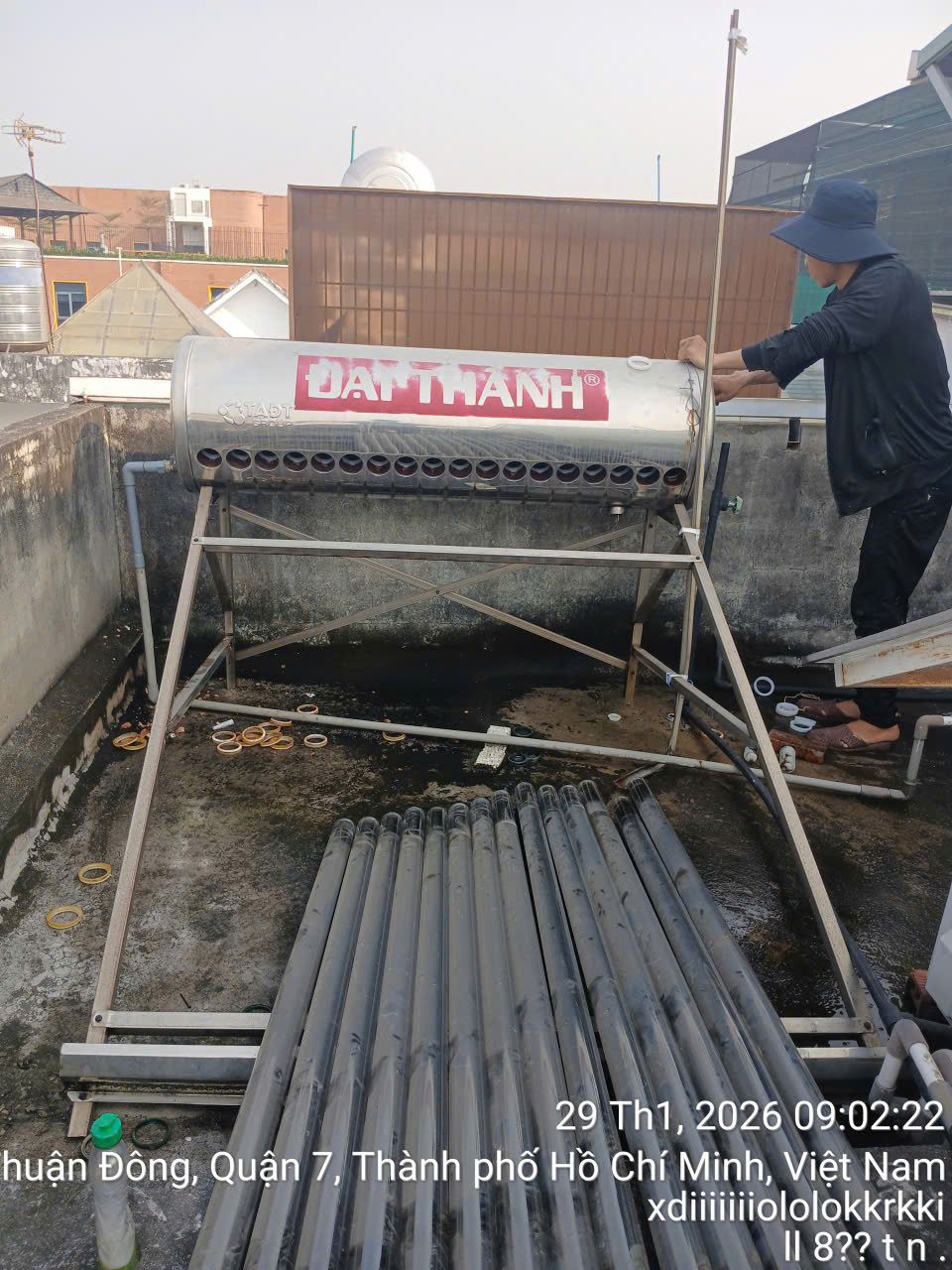 Sửa máy nước nóng tấm phẳng bị vỡ kính cường lực tại Quận Gò Vấp - Giải pháp nhanh chóng và an toàn