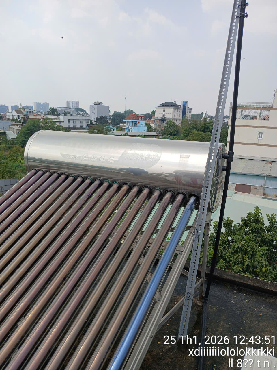 Sửa máy nước nóng tấm phẳng bị vỡ kính cường lực tại TP Dĩ An (Bình Dương) - Giải pháp hiệu quả và an toàn