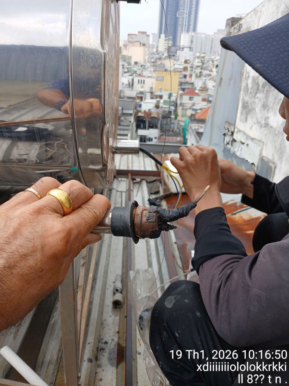 Sự cố máy năng lượng mặt trời Đại Thành tại Huyện Cần Giờ: Tại sao lại rò rỉ và cách khắc phục?