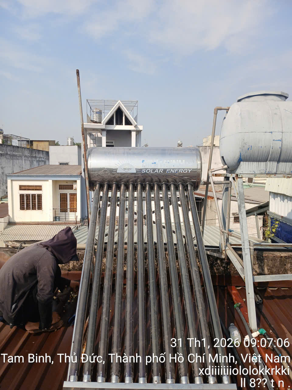 Vệ sinh súc rửa phèn trong ống thu nhiệt chân không tại Huyện Đức Hòa (Long An) - Giải pháp hiệu quả cho hệ thống năng lượng mặt trời