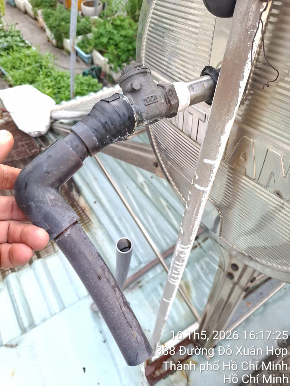 Thay ống thu nhiệt phi 47 đời cũ tại Quận 8: Lựa chọn hệ thống năng lượng mặt trời hiệu quả